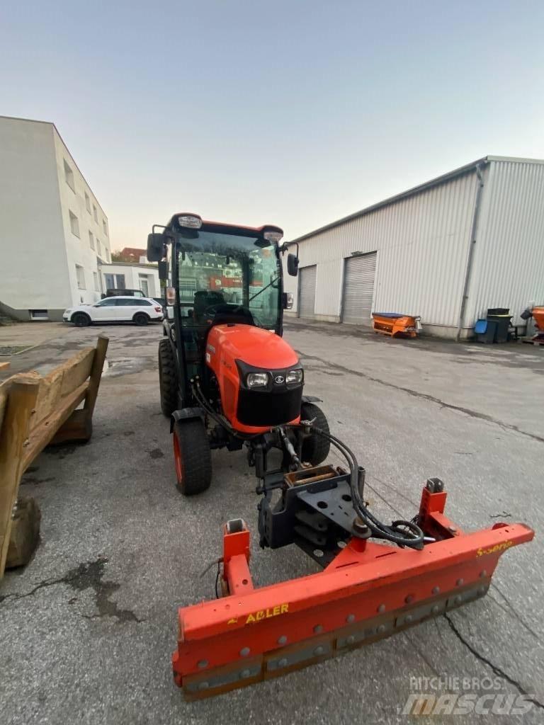 Kubota STW 34 جرارات مدمجة