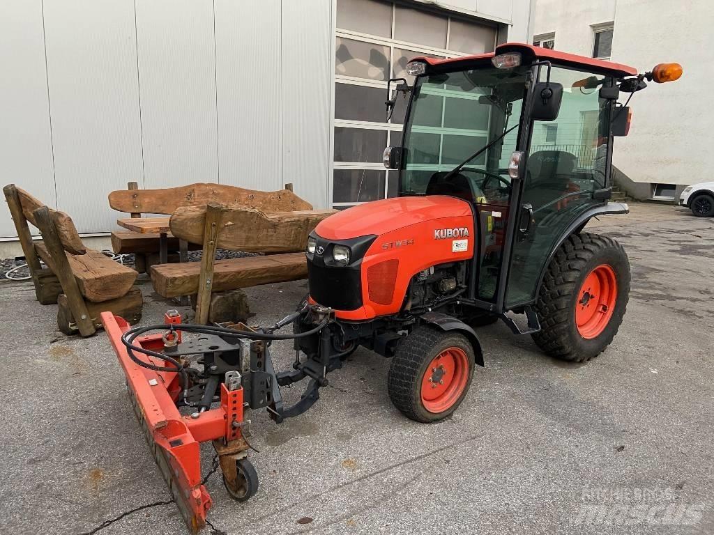 Kubota STW 34 جرارات مدمجة