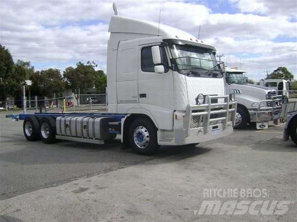 Volvo FH12 شاحنات بمقصورة وهيكل