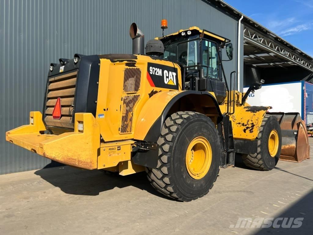 CAT 972M لوادر بعجل