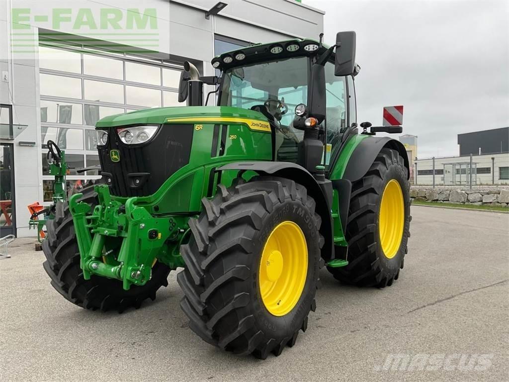 John Deere 6R 250 الجرارات