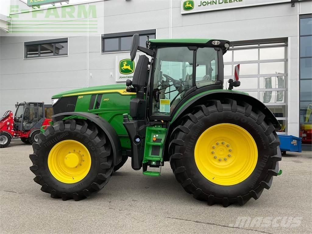 John Deere 6R 250 الجرارات