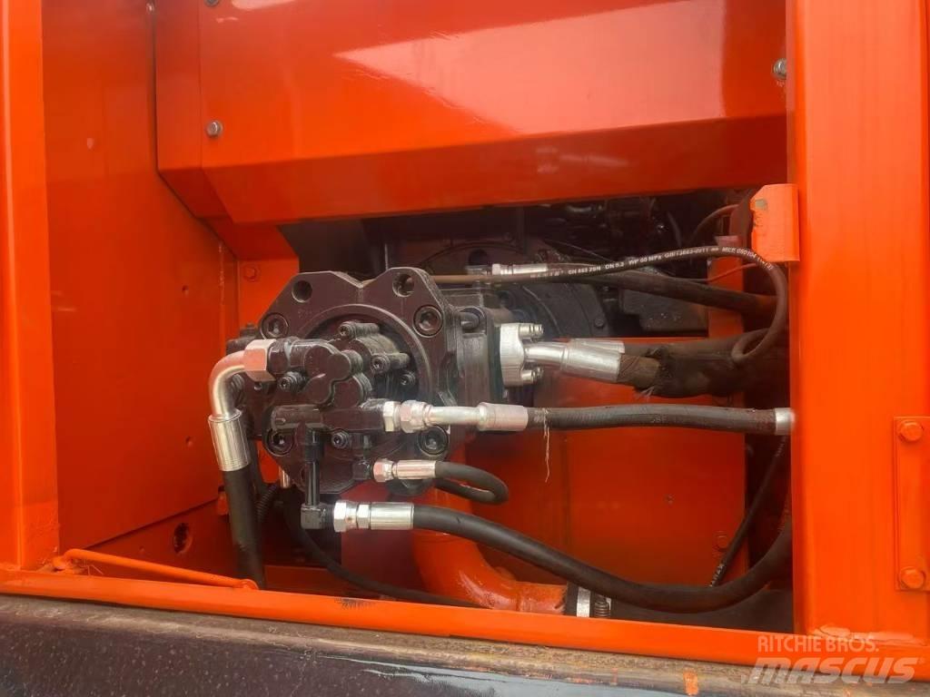Doosan DX 225 LC حفارات زحافة