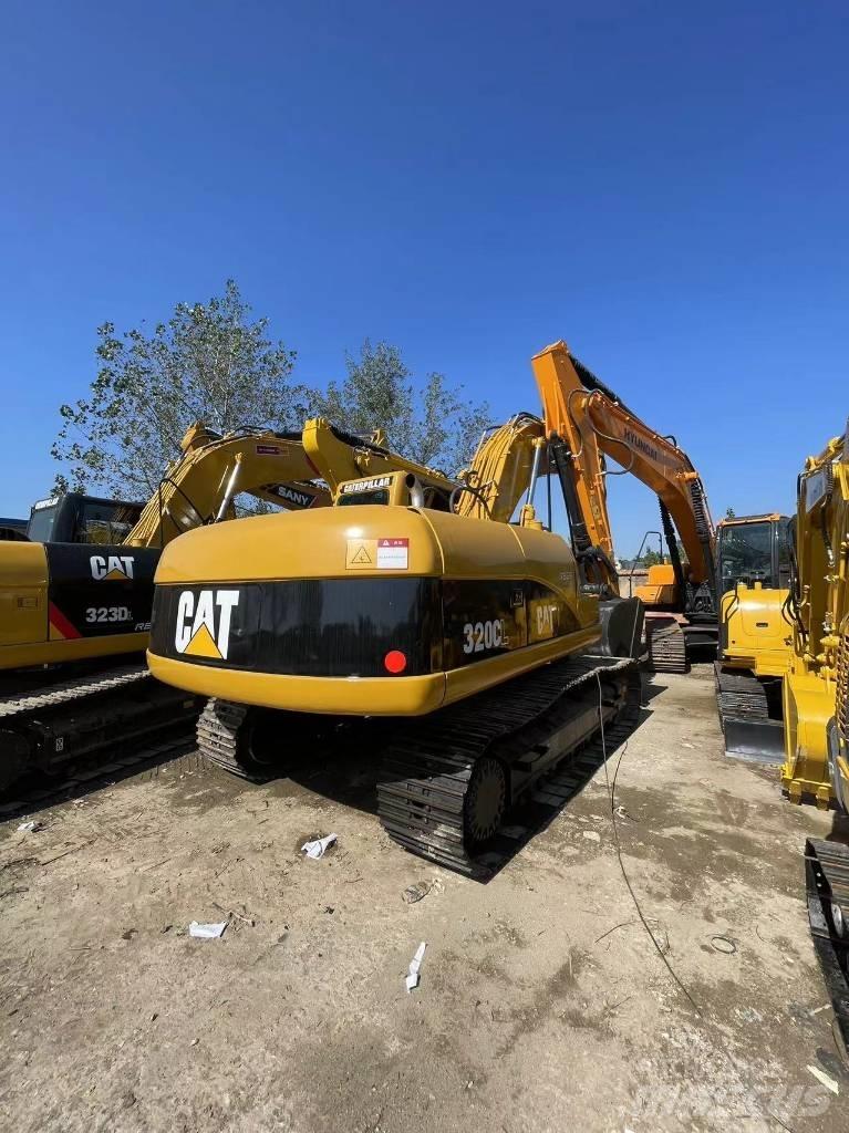 CAT 320 GC حفارات زحافة