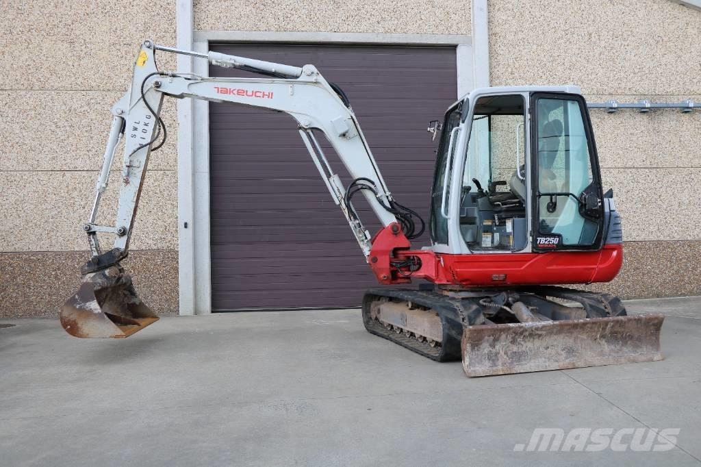 Takeuchi TB 250 حفارات صغيرة أقل من 7 طن (حفارات صغيرة)