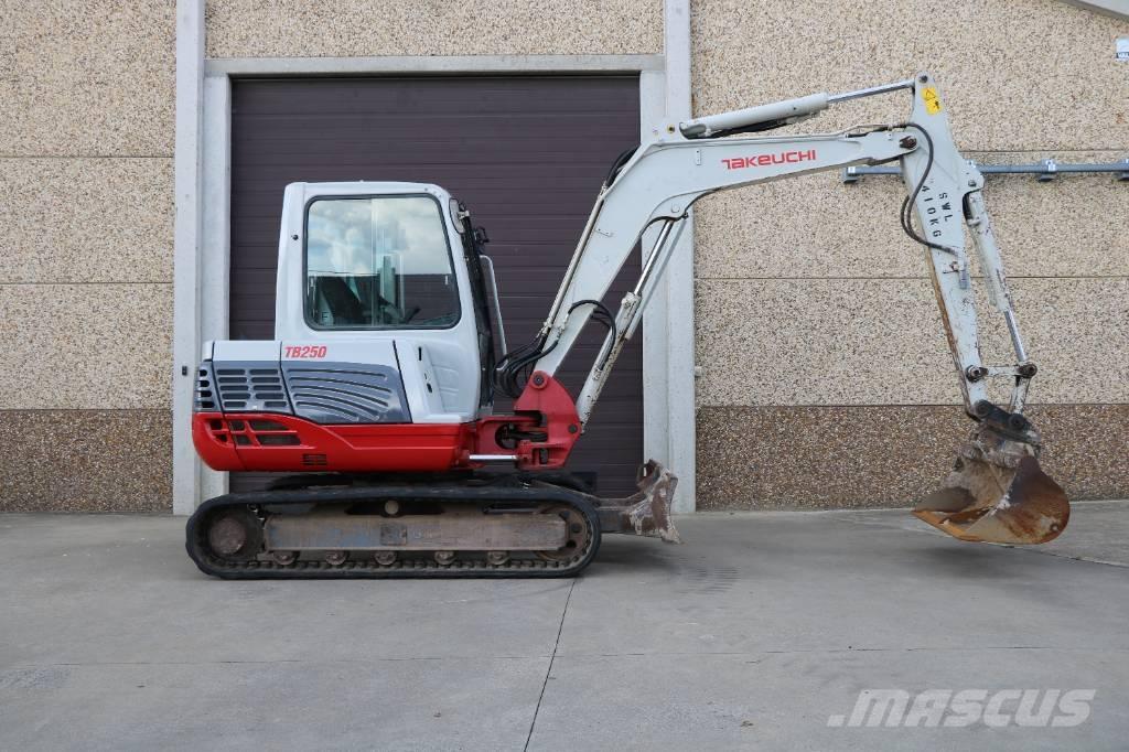Takeuchi TB 250 حفارات صغيرة أقل من 7 طن (حفارات صغيرة)
