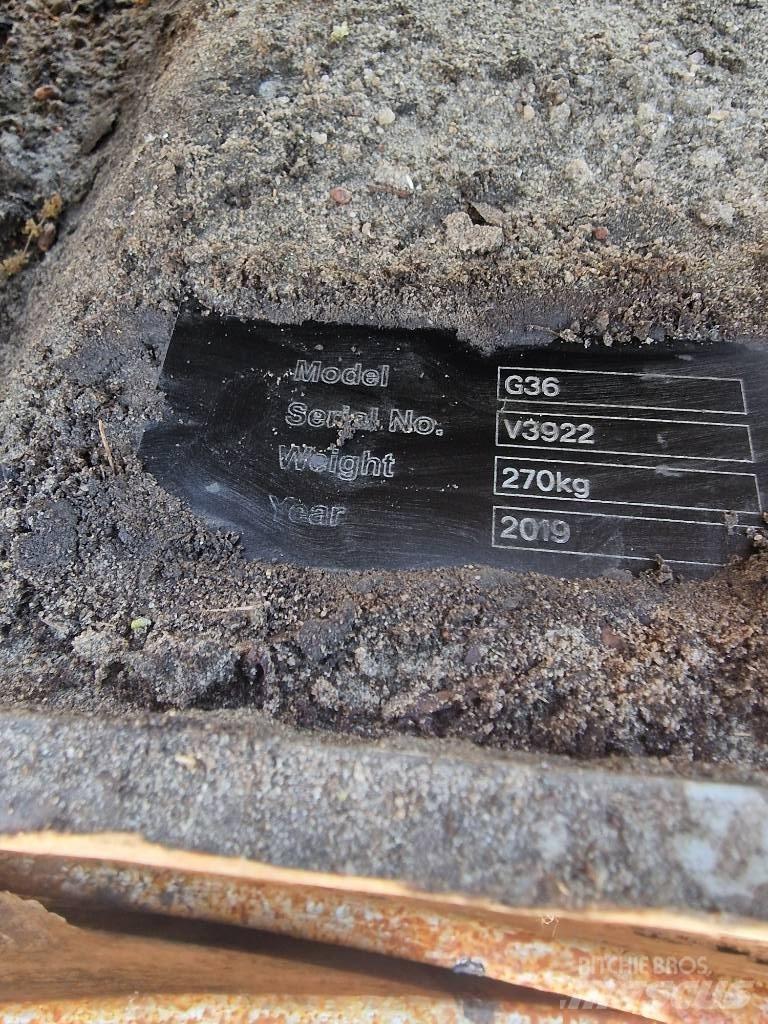 Komatsu G36 أخرى