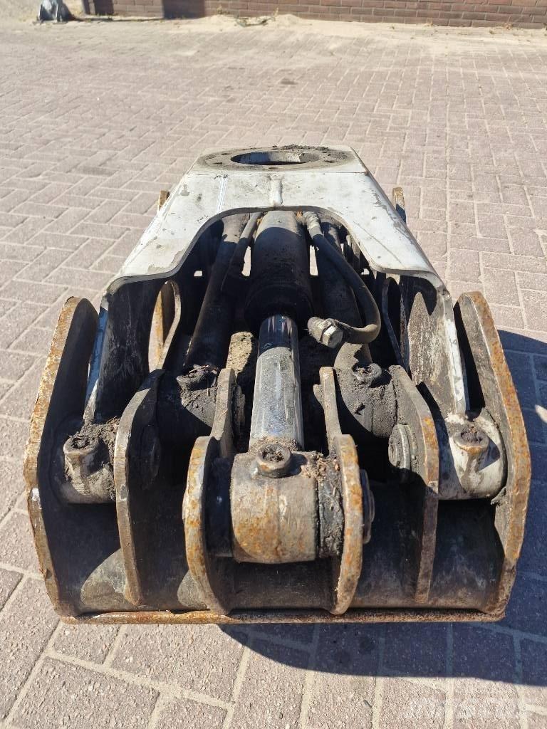 Komatsu G36 أخرى