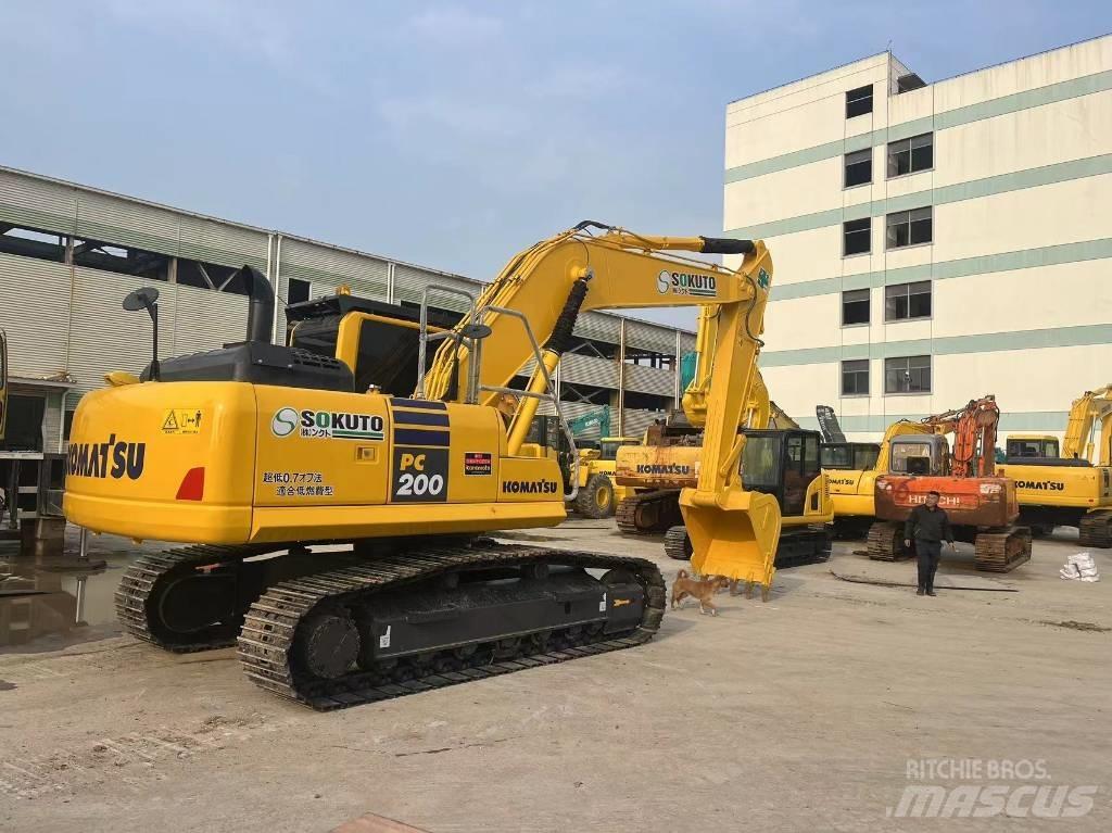 Komatsu PC 200-8N1 حفارات زحافة
