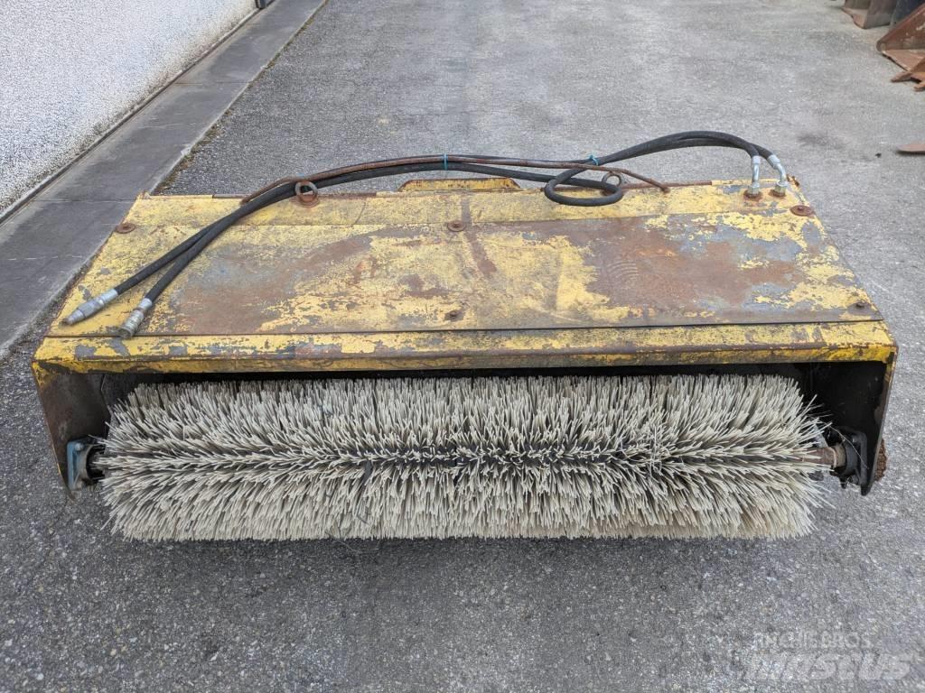Bobcat 773 لوادر انزلاقية التوجيه