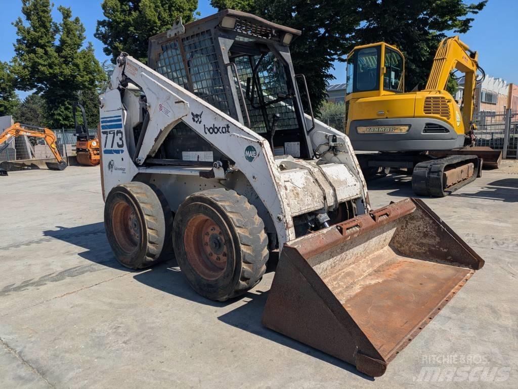 Bobcat 773 لوادر انزلاقية التوجيه