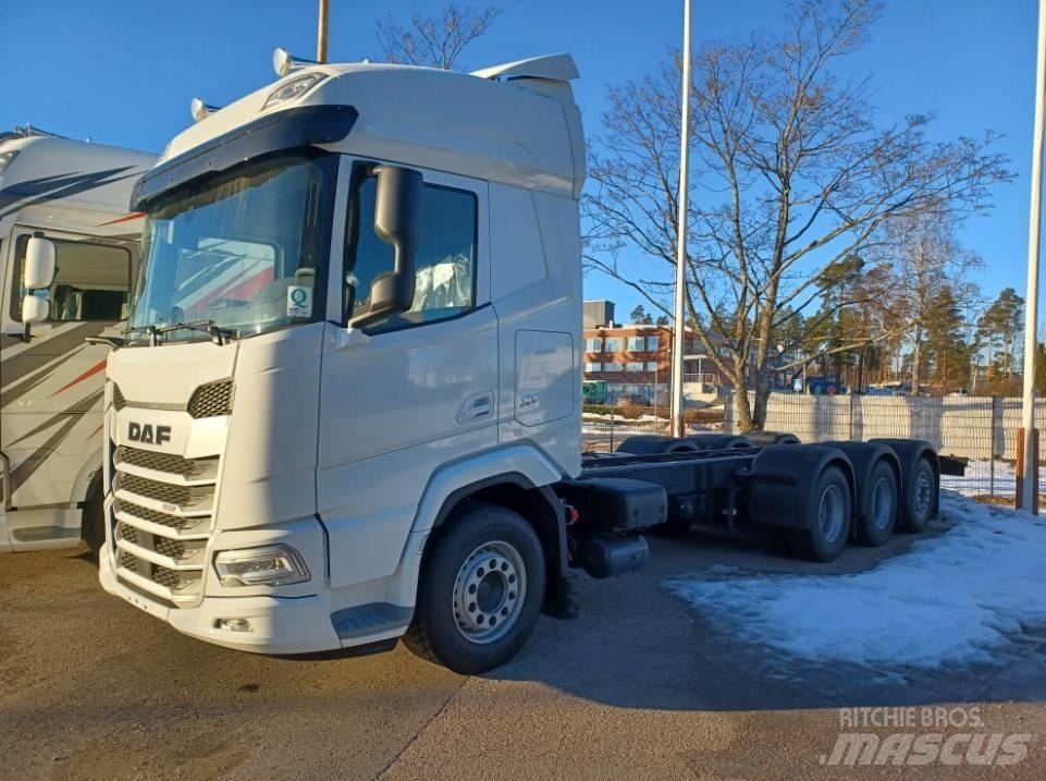 DAF XF 530 FAW 8x4-4 شاحنات بمقصورة وهيكل