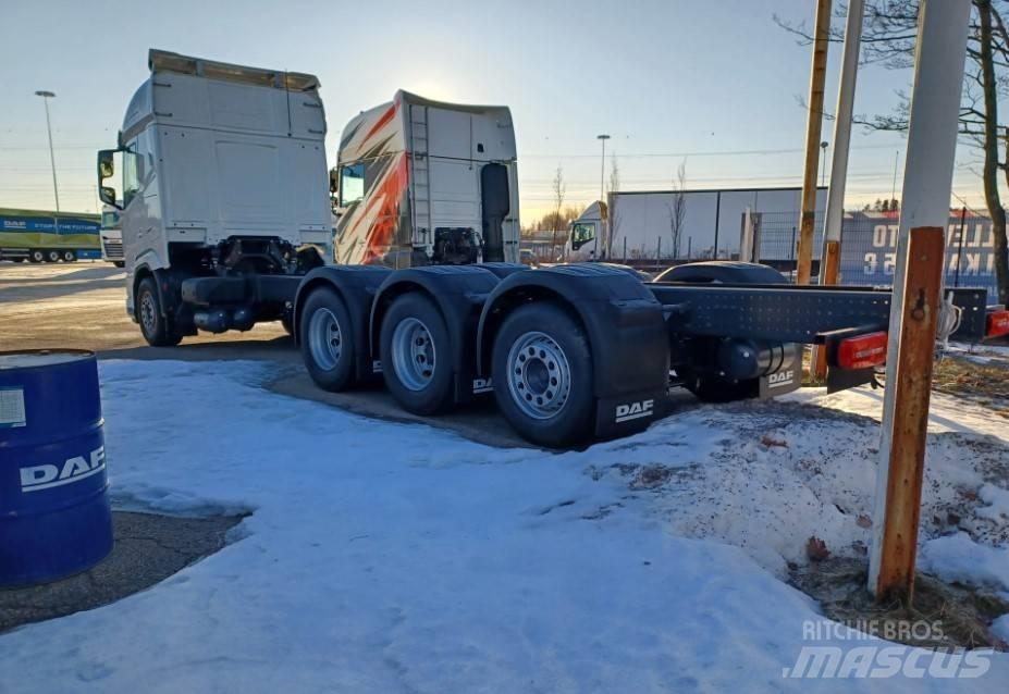 DAF XF 530 FAW 8x4-4 شاحنات بمقصورة وهيكل