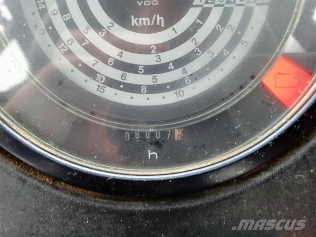 John Deere 1750 الجرارات