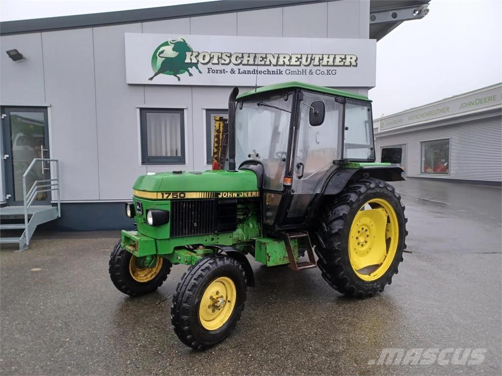 John Deere 1750 الجرارات