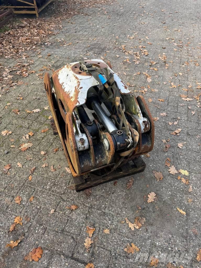 Komatsu G36 خطاطيف