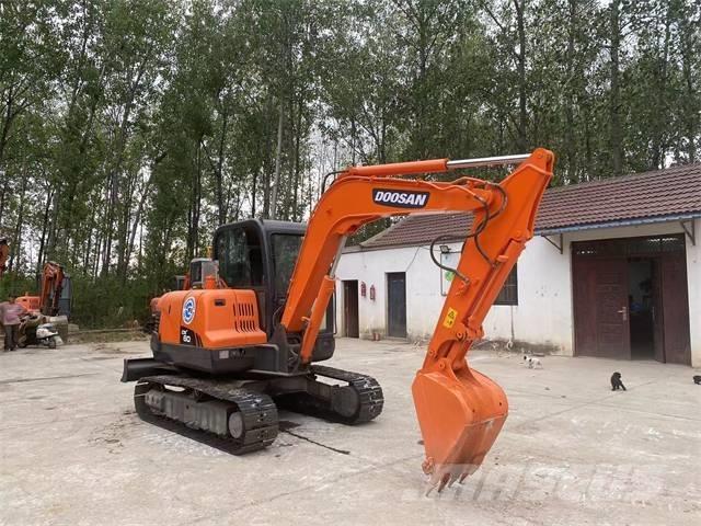 Doosan DX60 حفارات زحافة