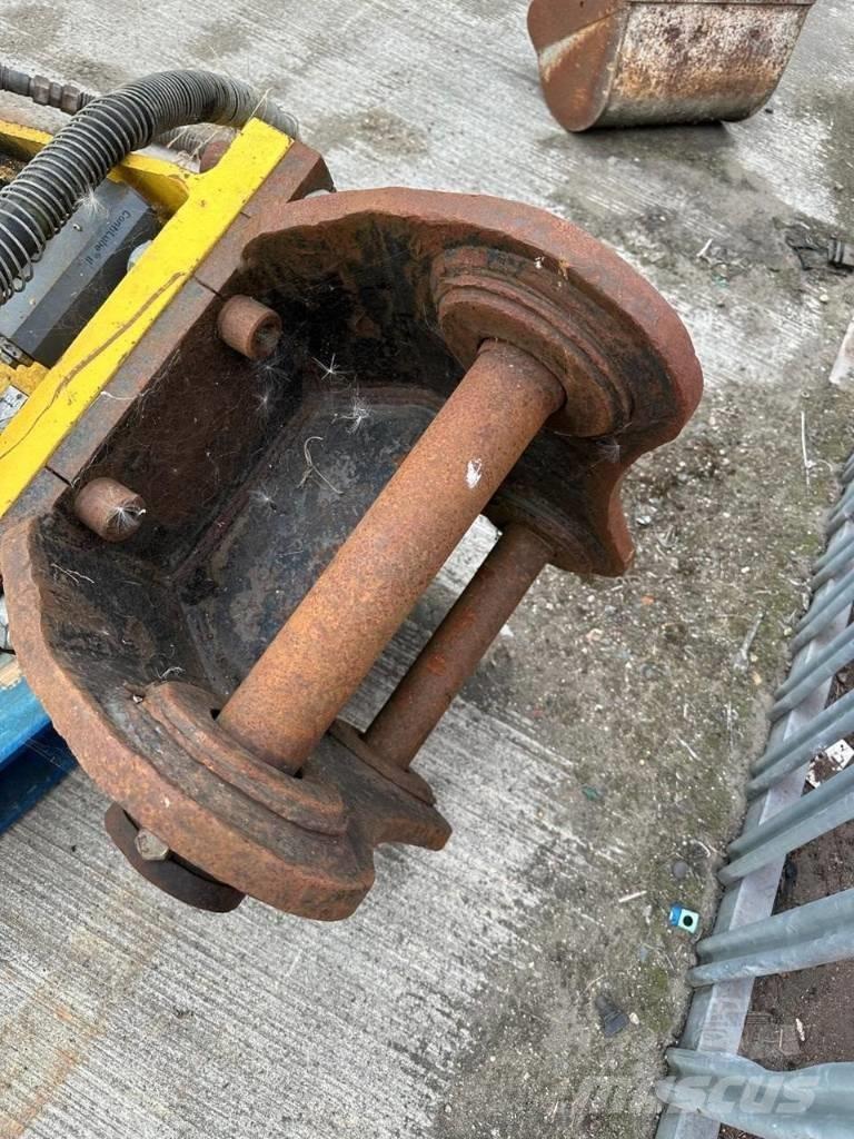 Atlas Copco MB 1200 مطارق / كسارات