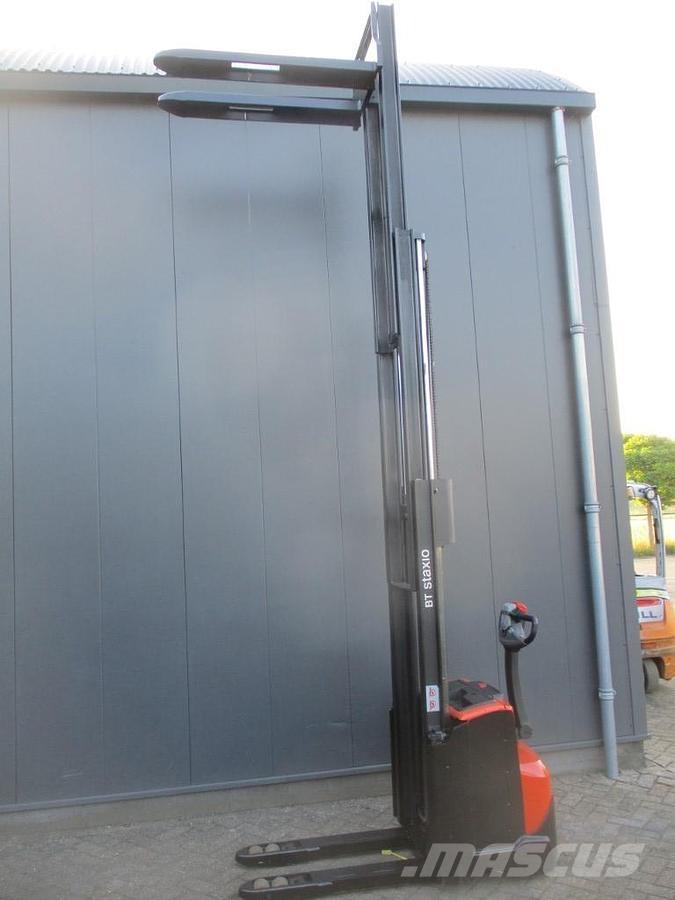 Toyota SWE 120L معدات التكديس الجوالة