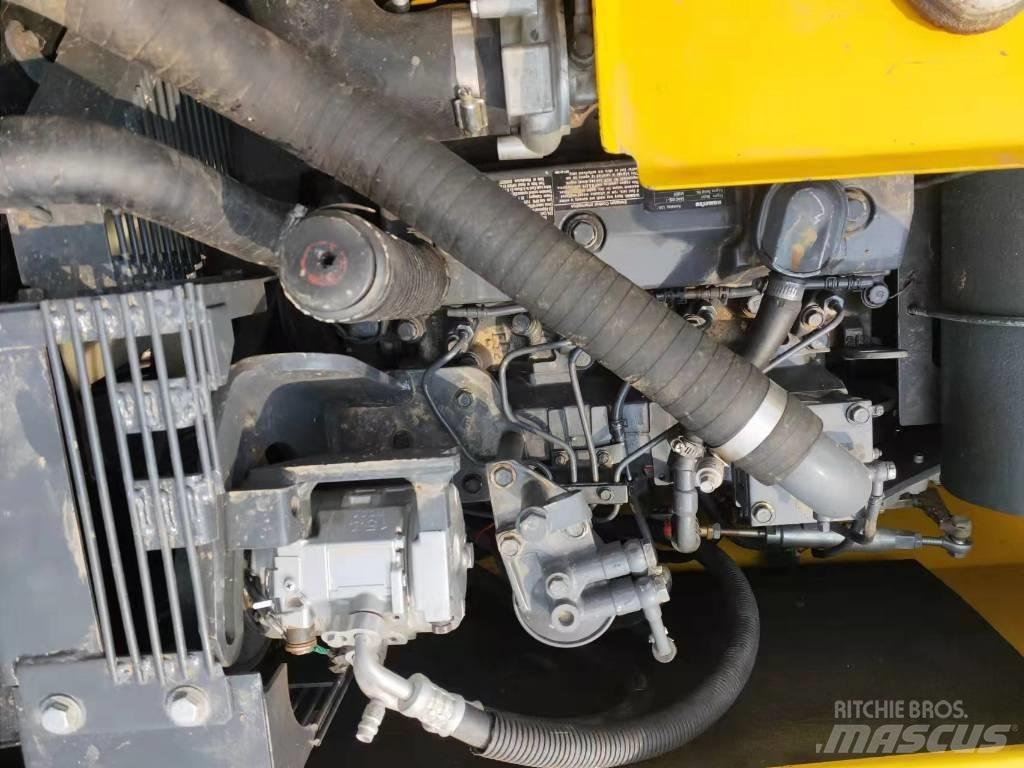 Komatsu PC 130 حفارات زحافة