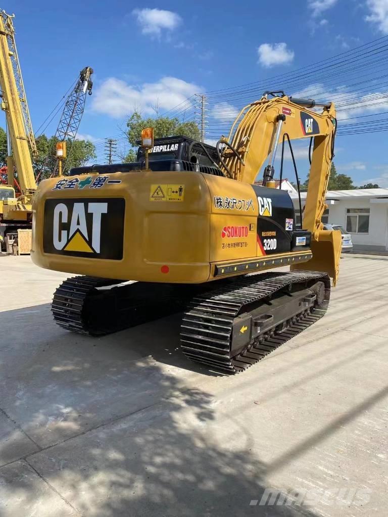CAT 320 D حفارات زحافة