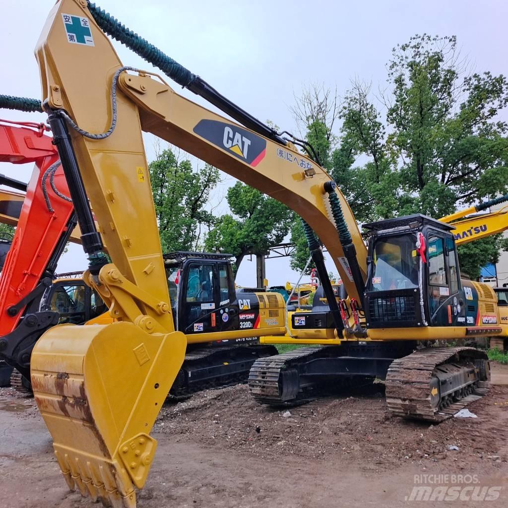 CAT 320 D حفارات زحافة