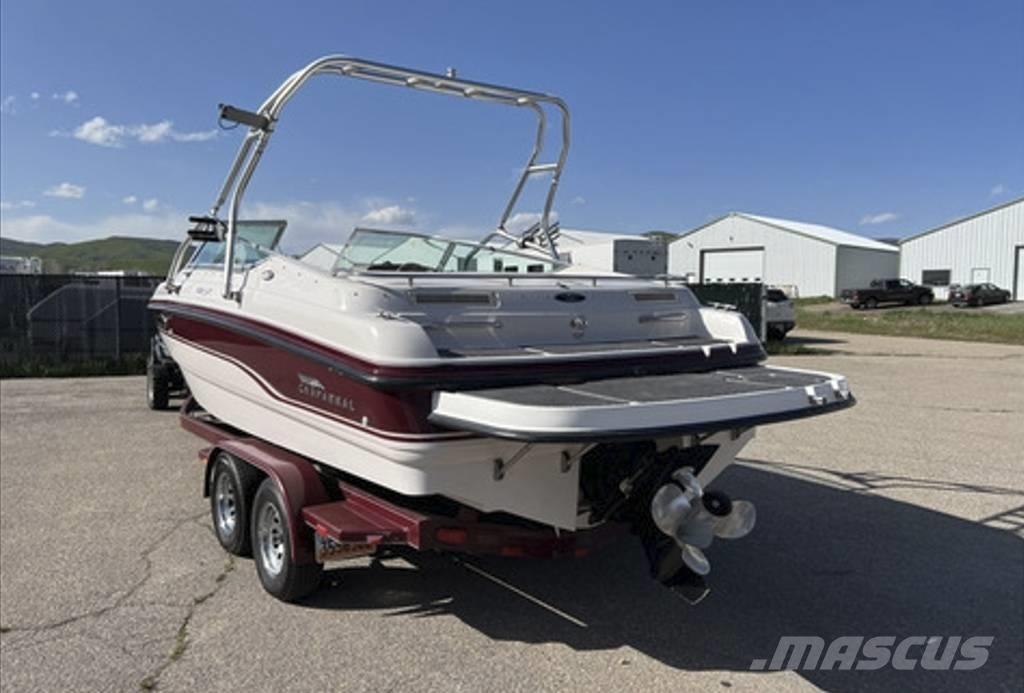 Chaparral 2330 SS زوارق العمل / مراكب شحن