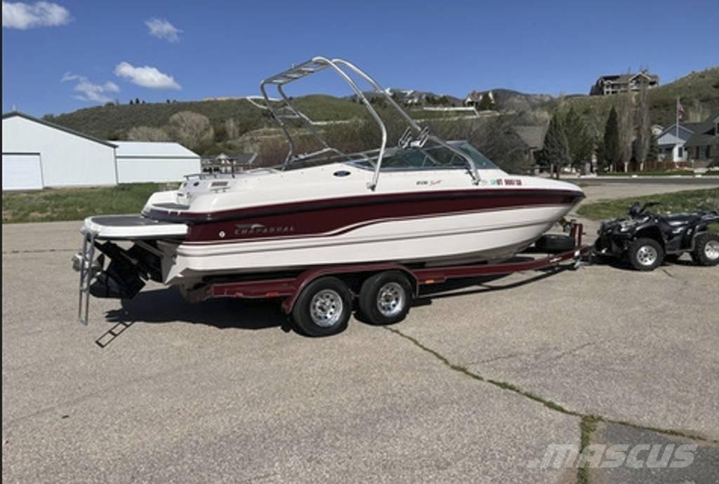  Chaparral 2330 SS زوارق العمل / مراكب شحن