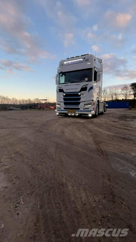 Scania R530 وحدات الجر