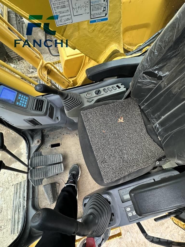 Komatsu PC 220 حفارات زحافة