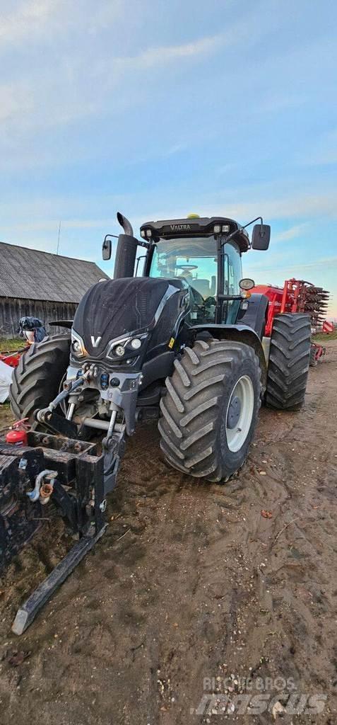 Valtra S294 الجرارات