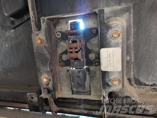 CAT TH 407 mask كابينة والداخلية