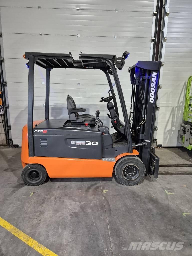 Doosan B 30 X-5 شاحنات ذات رافعات شوكية تعمل بالكهرباء