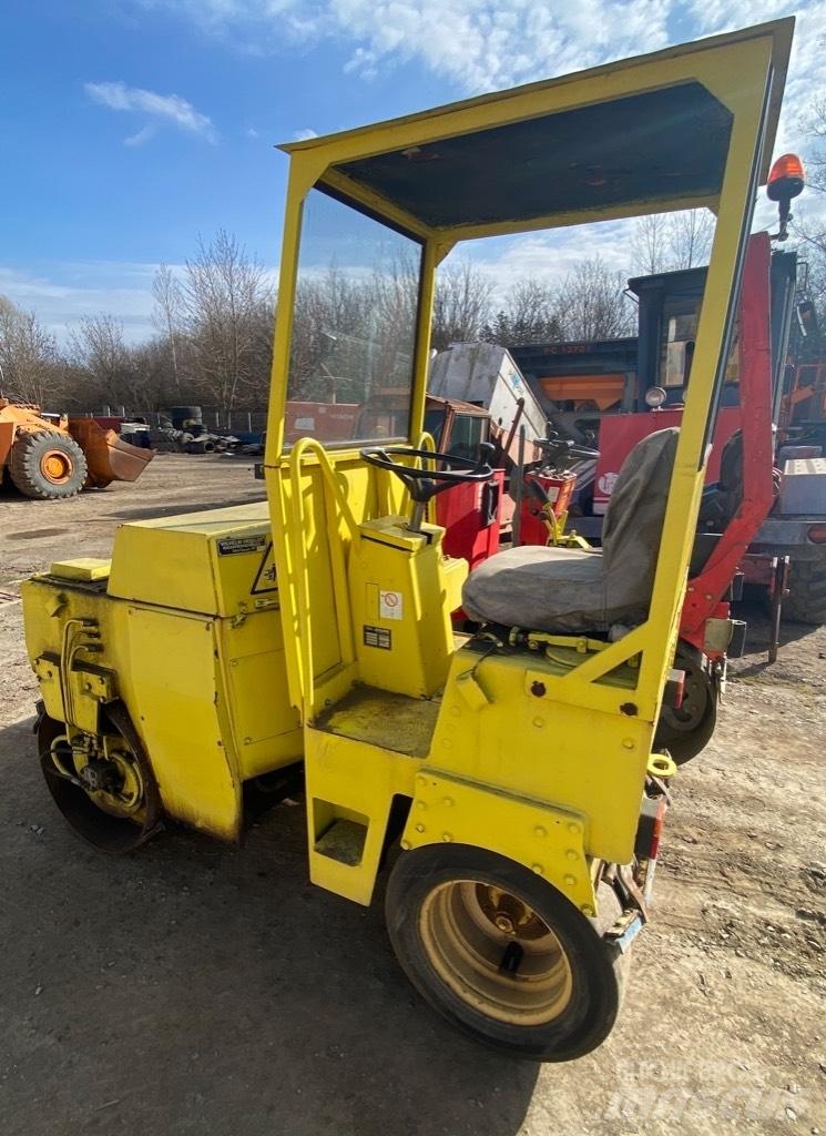 Bomag BW 100 AC مداحل مزدوجة