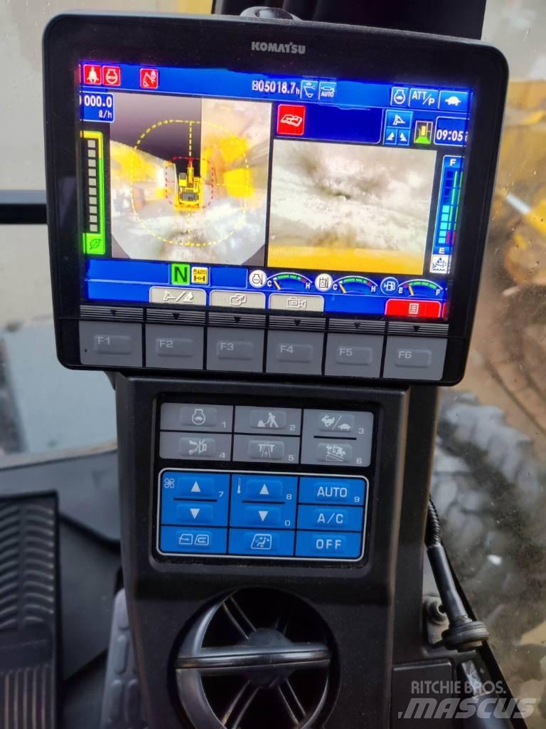 Komatsu PW180-11 حفارات بعجل