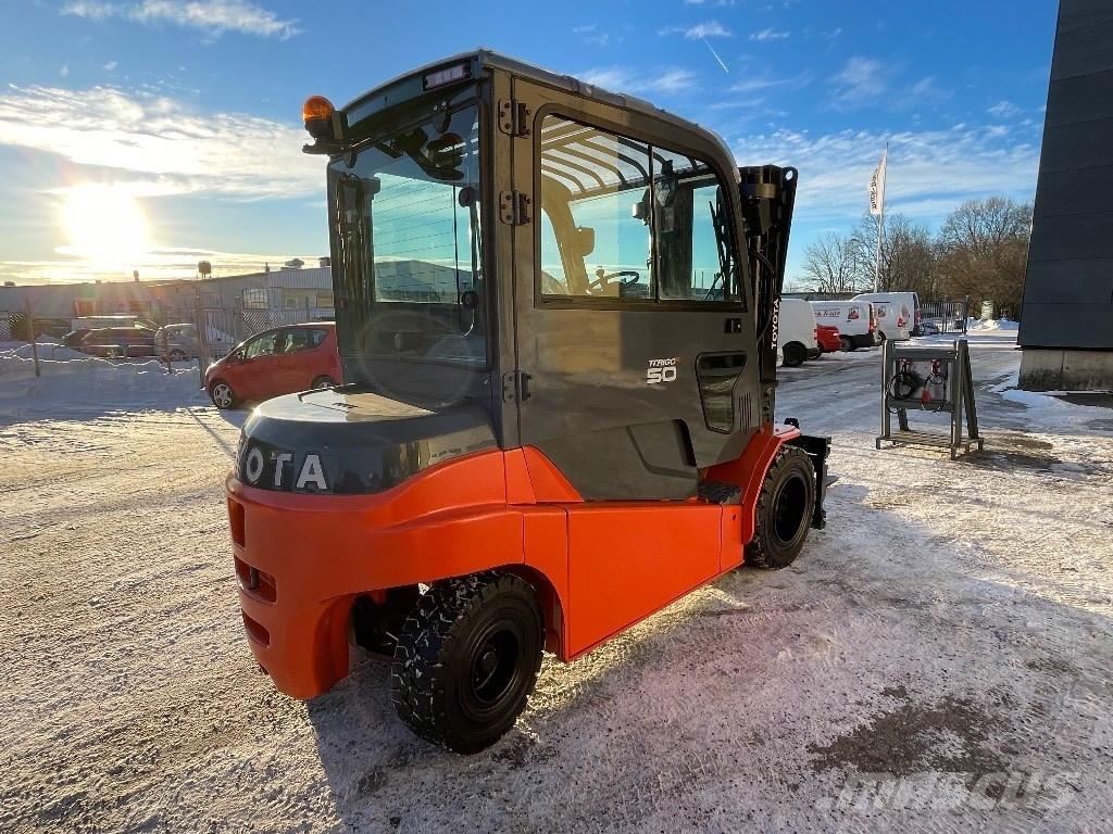 Toyota 8FBMT50 شاحنات ذات رافعات شوكية تعمل بالكهرباء