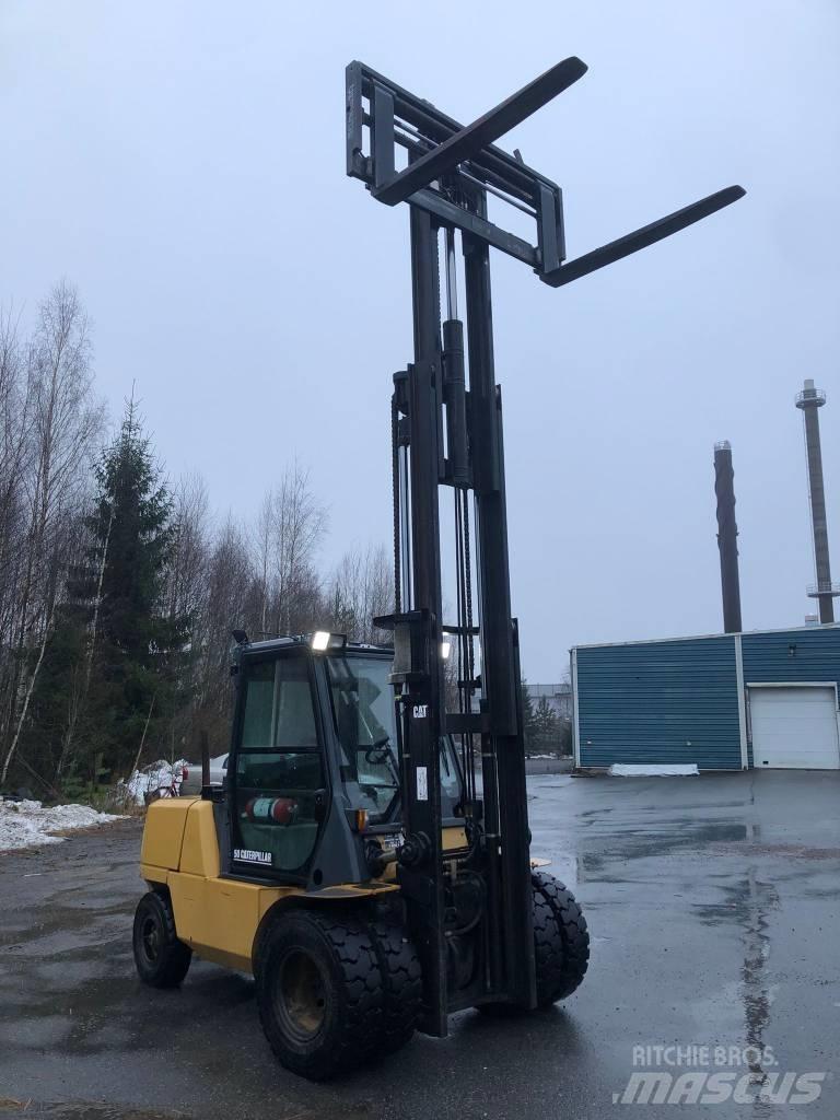 CAT DP 50 K شاحنات الديزل
