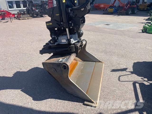 Atlas 185 W حفارات بعجل
