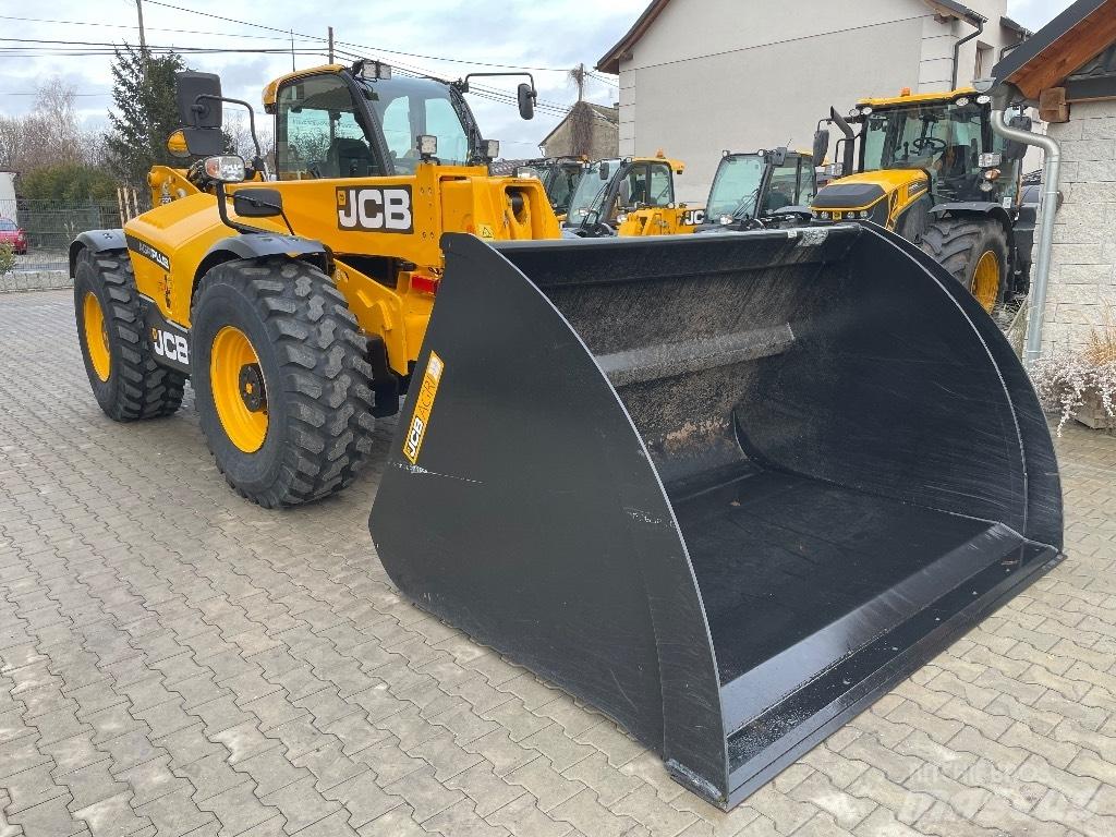 JCB 560-80 AGRI PLUS مناولات متداخلة