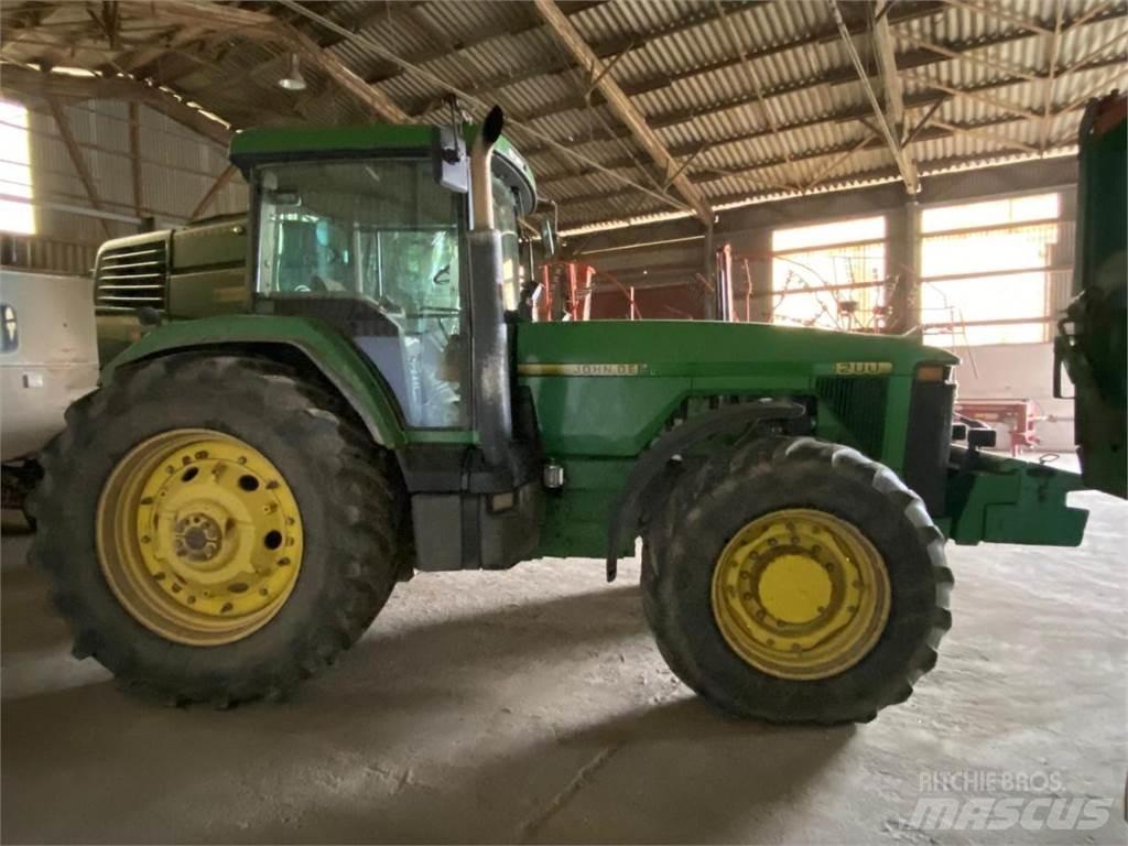 John Deere 8200 الجرارات