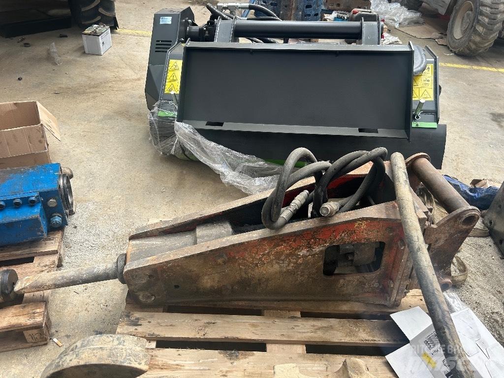 New Holland FB 200 لوادر ذات جرافات عكسية