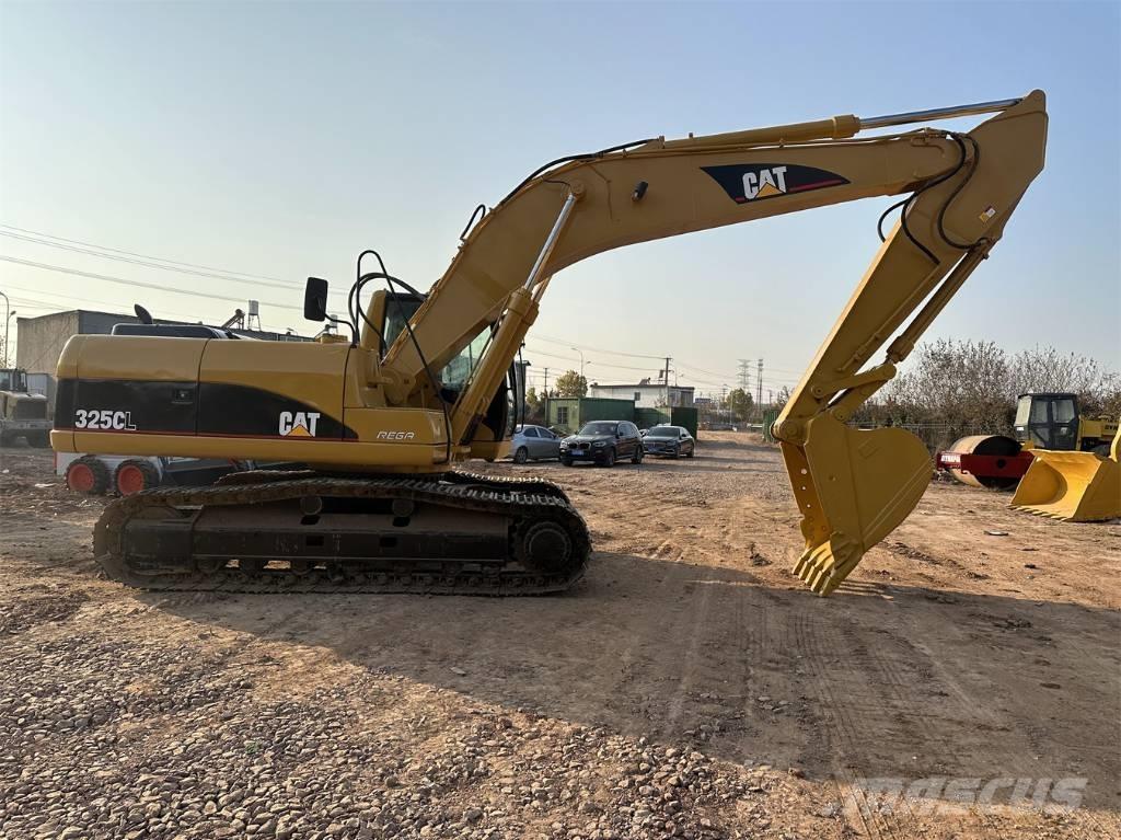 CAT 325 C حفارات زحافة