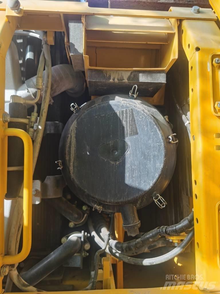 Komatsu PC 460-8 حفارات زحافة