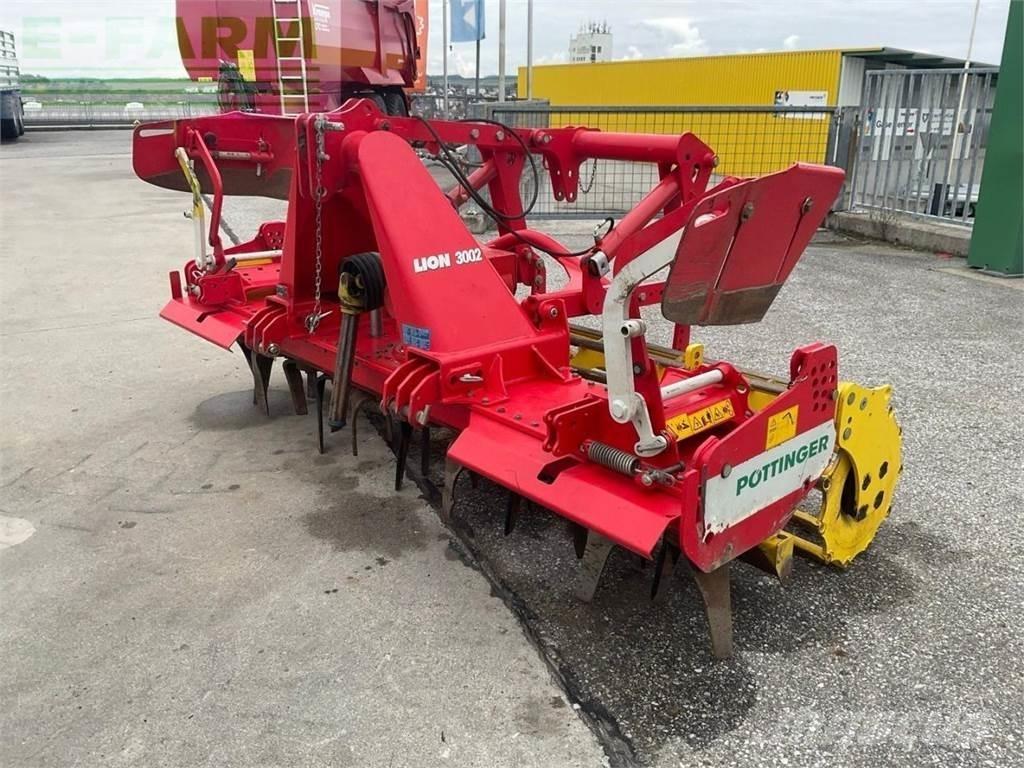 Pöttinger Lion3002 الكاسحات وقلابات التربة ذات المحركات