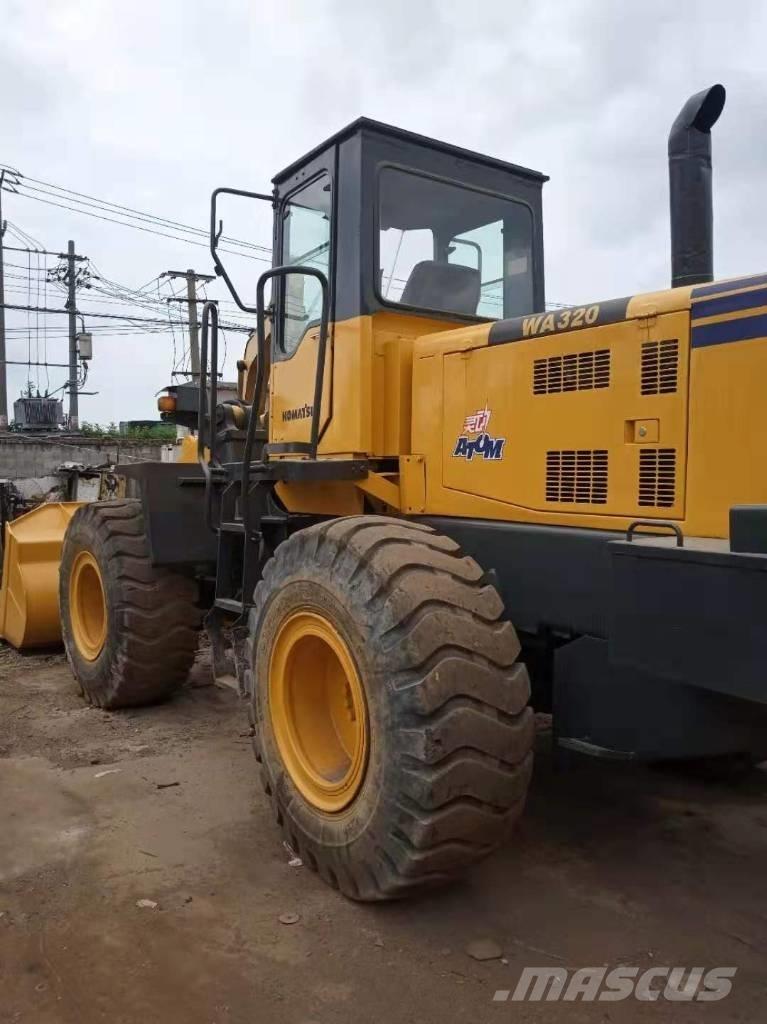 Komatsu WA 320-3 لوادر بعجل