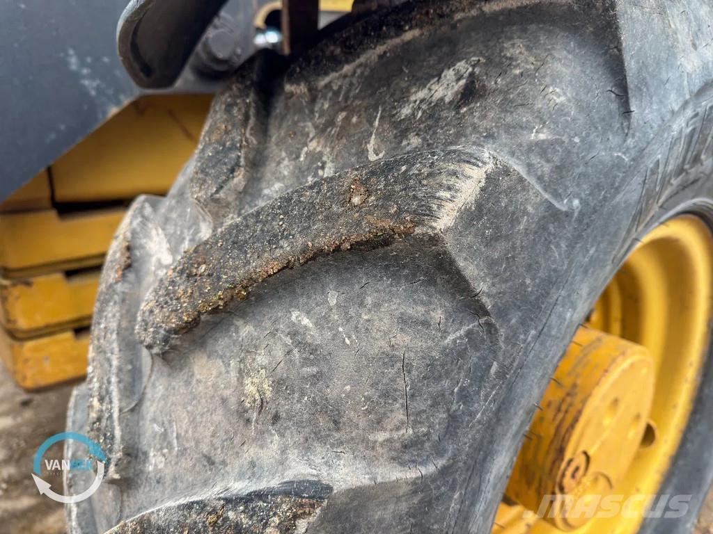 CAT 428C لوادر ذات جرافات عكسية