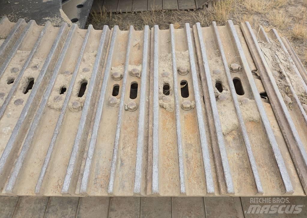 CAT 336 حفارات زحافة