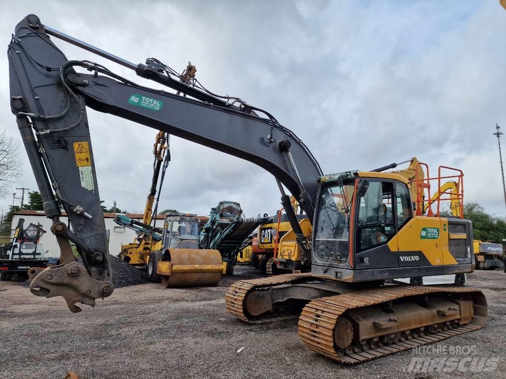 Volvo EC 220 E حفارات زحافة