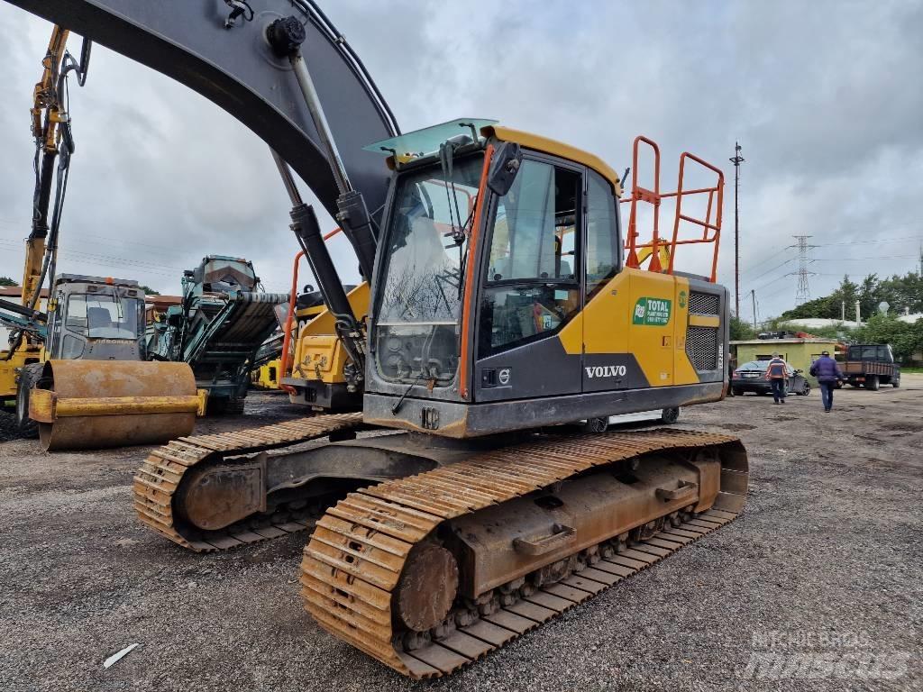 Volvo EC 220 E حفارات زحافة