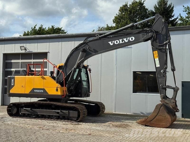 Volvo EC 220 EL حفارات زحافة